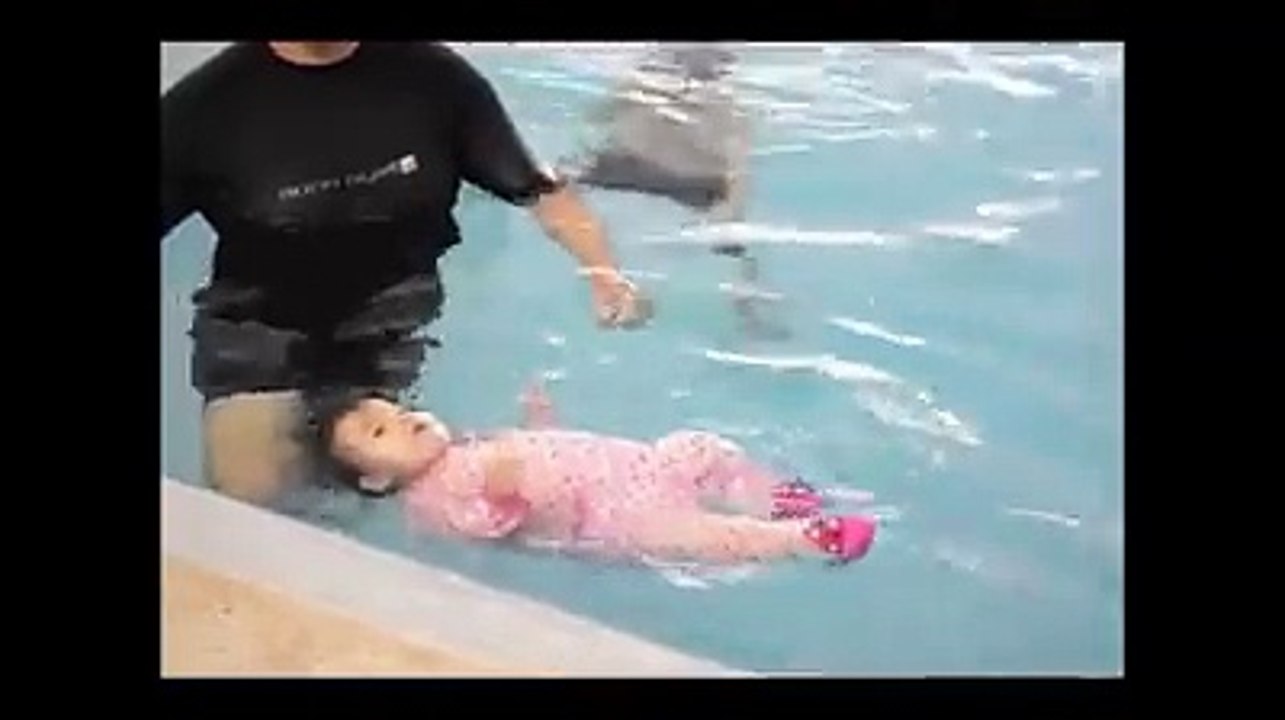 Apprendre aux bébés à ne pas se noyer !