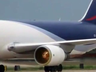 Plane Turbine Accident. A man dead in Abu Dhabi. Big Planes