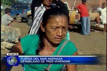 Fuerza del mar amenaza estabilidad de tres viviendas
