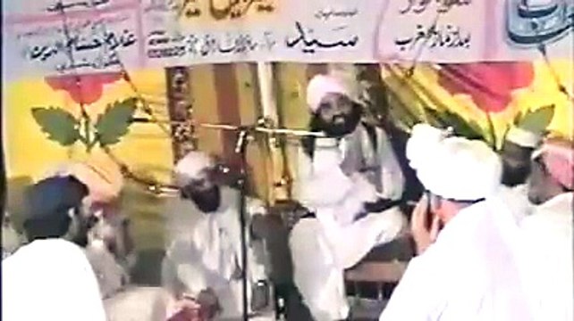 Peer Naseer- ud- deen Shah ( kabroon ko Sajda Haram ha)