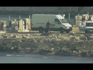 Tải video: Porto Cesareo (LE) - Sorpreso a pescare datteri di mare, denunciato (29.01.16)