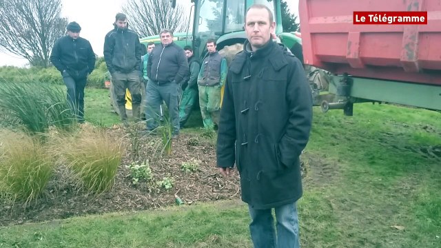 Lannion. Les derniers tracteurs quittent le rond-point de Boutil
