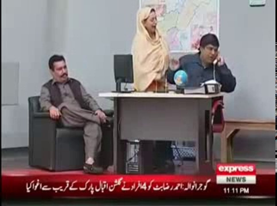 Nasir Chinyoti as Chaudhry and Agha Majid as Electric Officer In Khabardar