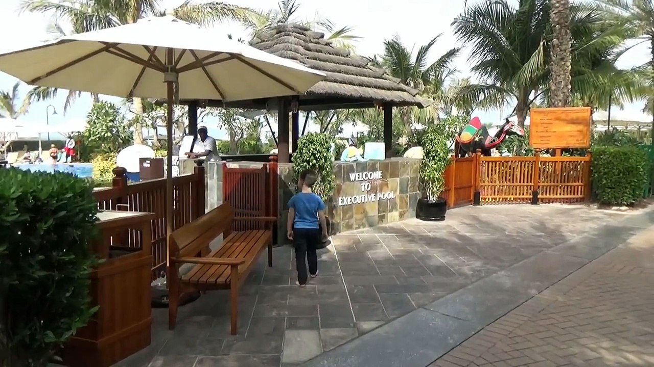 Макс в Дубаи День #1 на пляже и в бассейне подарочки от отеля Dubai 1-st Day in Burj Al Arab Hotel