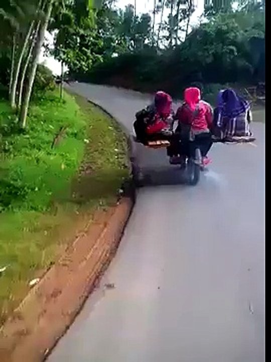 Un covoiturage ou un Mini-Bus Moto en Inde