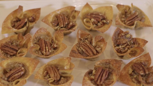 Chocolate pecan pie bites