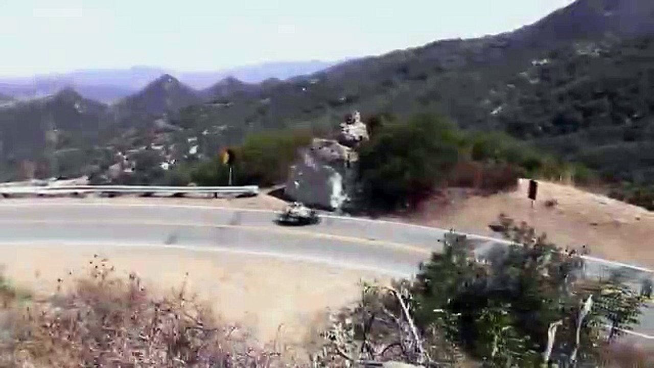 Motorcycle Crash - Suzuki SV650 Lowsides on Mulholland Hwy