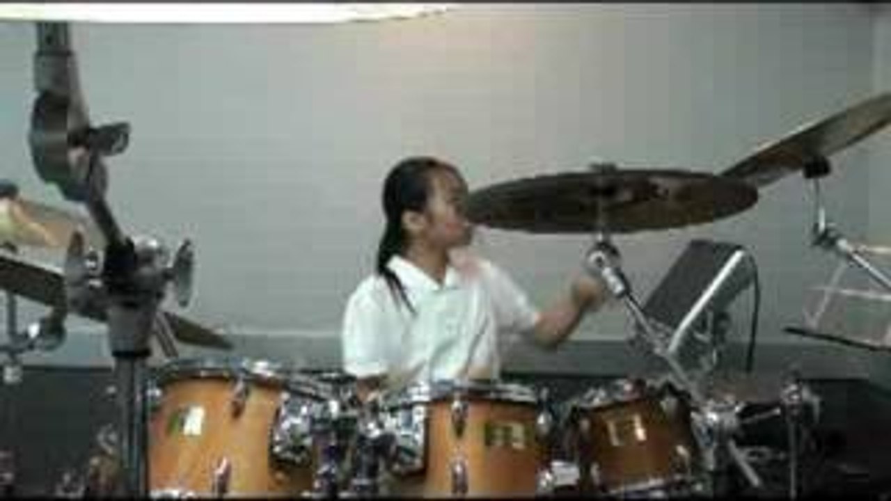 Sara, 13-yrs girl, plays RUSH - YYZ with stick performance