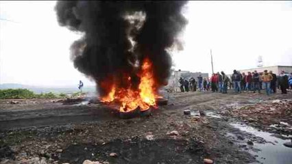 下载视频: Palestinos protestan contra los asentamientos israelíes en Cisjordania