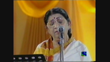 JO WADA KIYA WOH NIBHANA PARHEGA -- LATA MANGESHKAR CONCERT