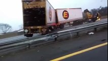 accident d'un camion filme en directe sur le autoroute