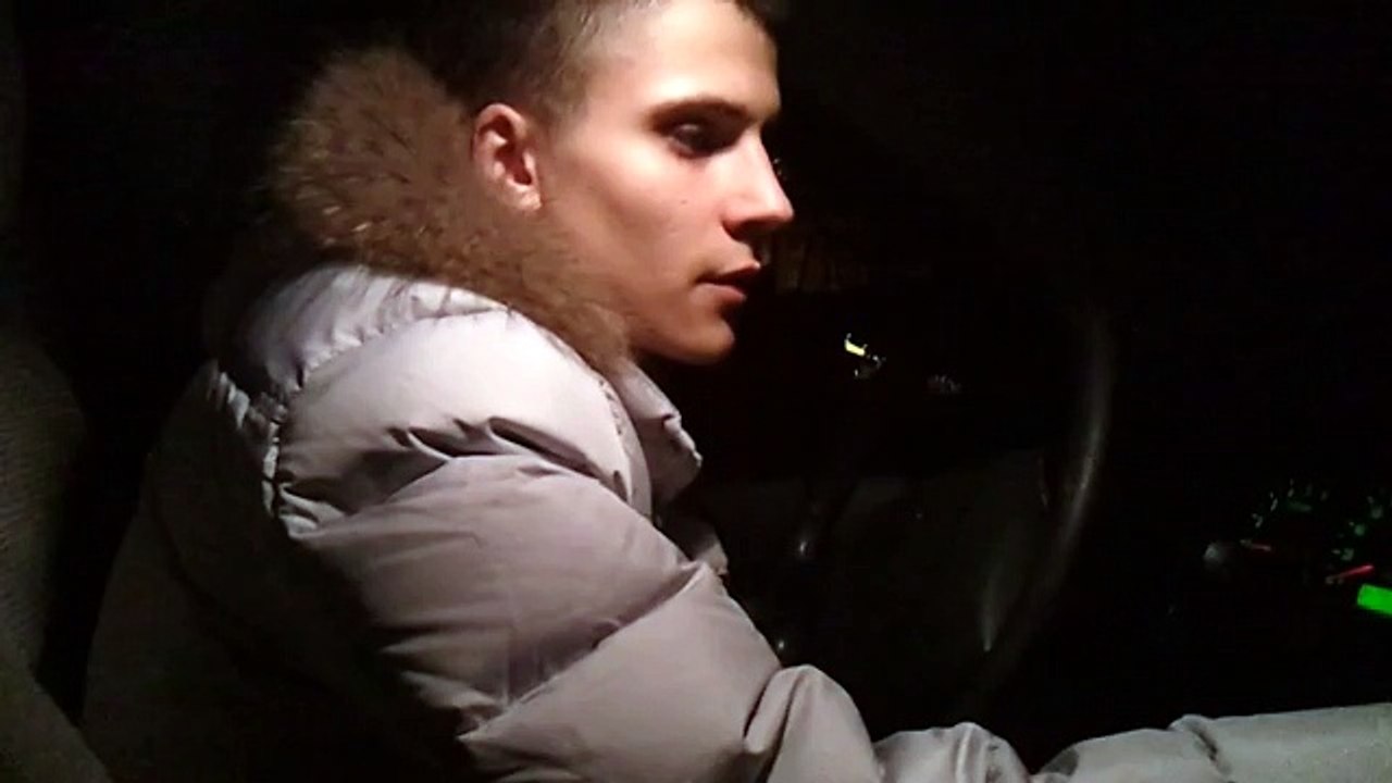 Кто этот парень Голос просто невероятный. Очень круто поет