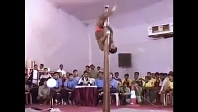 Красивая Пластика Акробата на Шесте