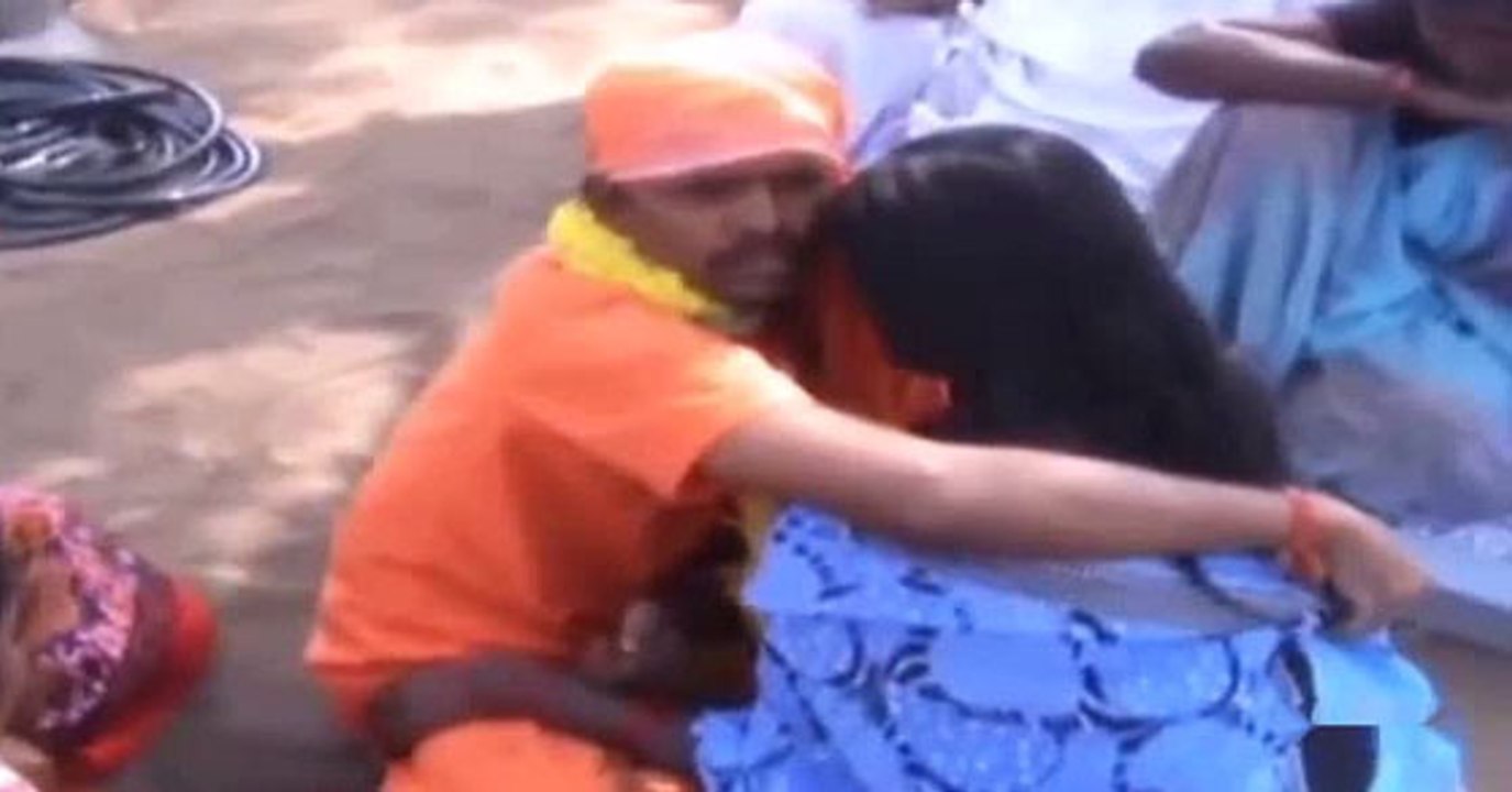 Fake Romantic Baba Girl Kay Sath Pangay Laita Pakra Gaya -Top Funny Videos-Top Prank Videos-Top Vines Videos-Viral Video-Funny Fails