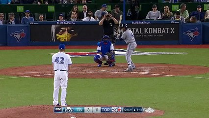 Pillar climbs the wall to rob a homer