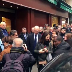 Nicolas Sarkozy à la libraire Lamartine dans le 16e grand succès de la dédicace 29/01/2016.