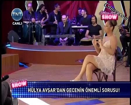 Hülya Avşar mini etekli güzel görüntüler