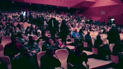 Lüküs Hayat" Sahnelendi