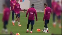 Lionel Messi jokes with Luis Suarez in FC Barcelona Training