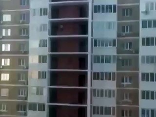 Девушка прыгала с балкона на балкон убегая от неизвестных в Хабаровске