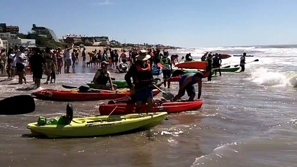 Concurso de pesca en kayak ,ingreso al mar.
