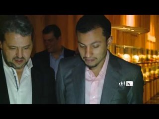 Príncipe saudita é recebido por membros da CBF