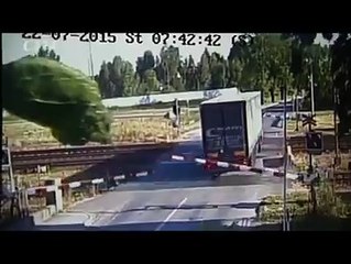 Man survived from a 100% sure smash but Who is at fault?