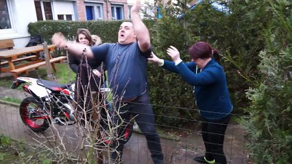 Famille de Calais attaquée chez elle par les No Borders et le NPA