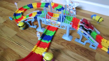 MINIONS SUPER SPEEDWAY RACETRACK MONSTER TRUCK DRIVES OVER MINIONS!