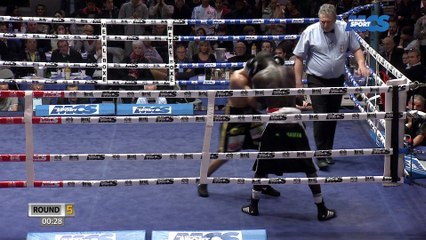 Boxe - Ziani garde sa ceinture