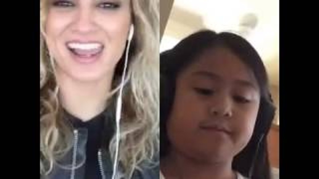 Smule sing performAnce SHOULDVE BEEN US by Tori Kelly and a little girl fan