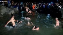 Russians brave snow for icy Epiphany dip - BBC News