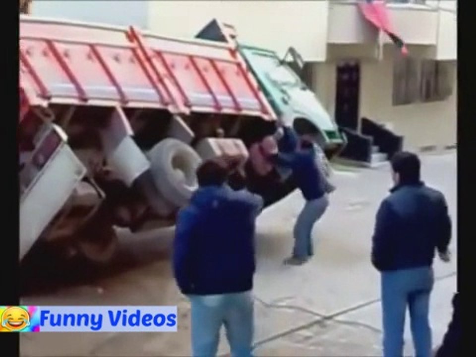 Funny Truck overload very funny