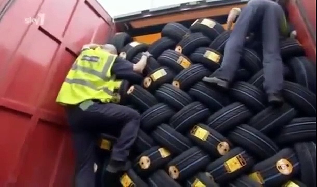 UK Border Force S01E05