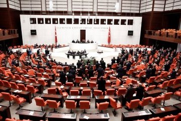 AK Partili Ahmet Aydın'ı MHP'liler de Ayakta Alkışladı