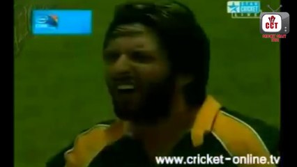 Shahid Afridi angry. Saying 'Gandoo' to Hafiz