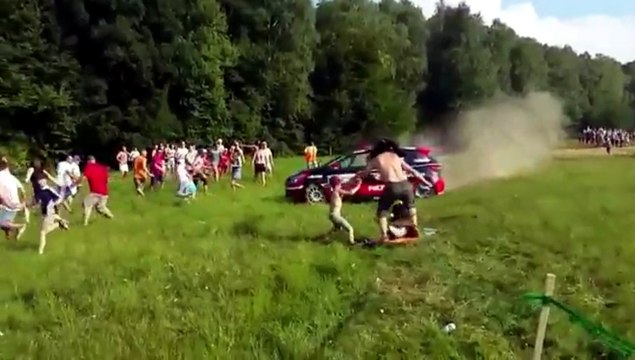 Ralli Aracı Seyircilerin Arasına Daldı