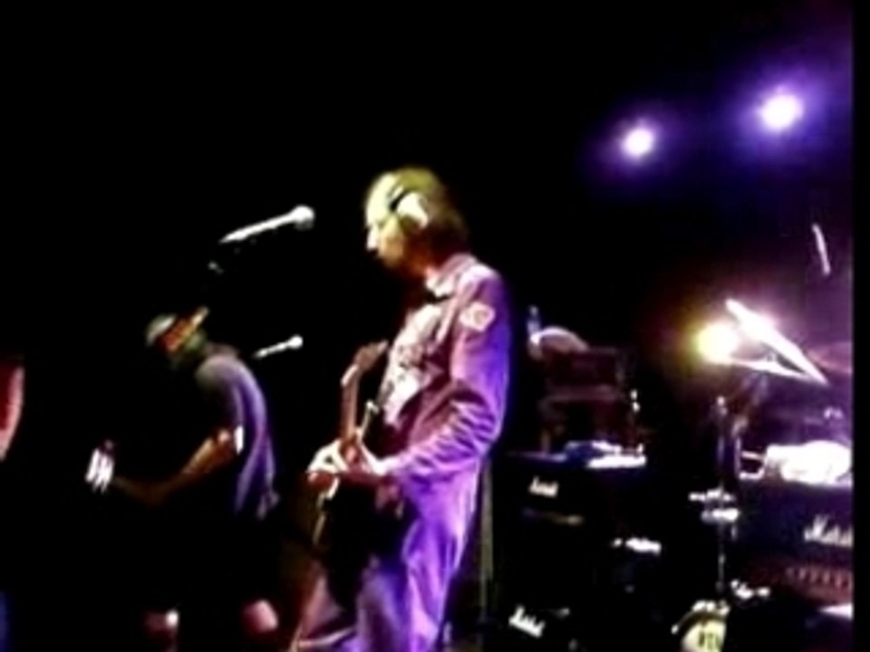 Paul Gilbert - Technical Difficulties (Bordeaux 05/05/07)