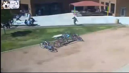 Попытался сбить с ног чемпиона по регби Что получилось Смотреть.
