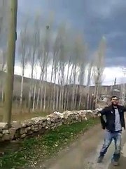 Benim yalnız ve deli ülkem, elektrikçisi bile manyak