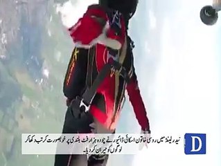 روسی خاتون کے 14 ہزار فٹ بلندی پر فضا میں کرتب - russian woman jump from 14 thousand feet