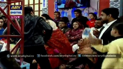 Fahad Mustafa gifts anty a bike in her dream in 'Jeeto Pakistan'