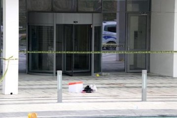 Genç Kadına Kurşun Yağmuru