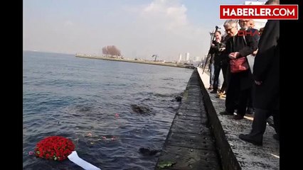 İzmir Aylan Anısına Denize Karanfil