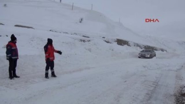 Bingöl Kar Nedeniyle Mahsur Kalan Hastaların İmdadına Paletli Ambulanslar Yetişti