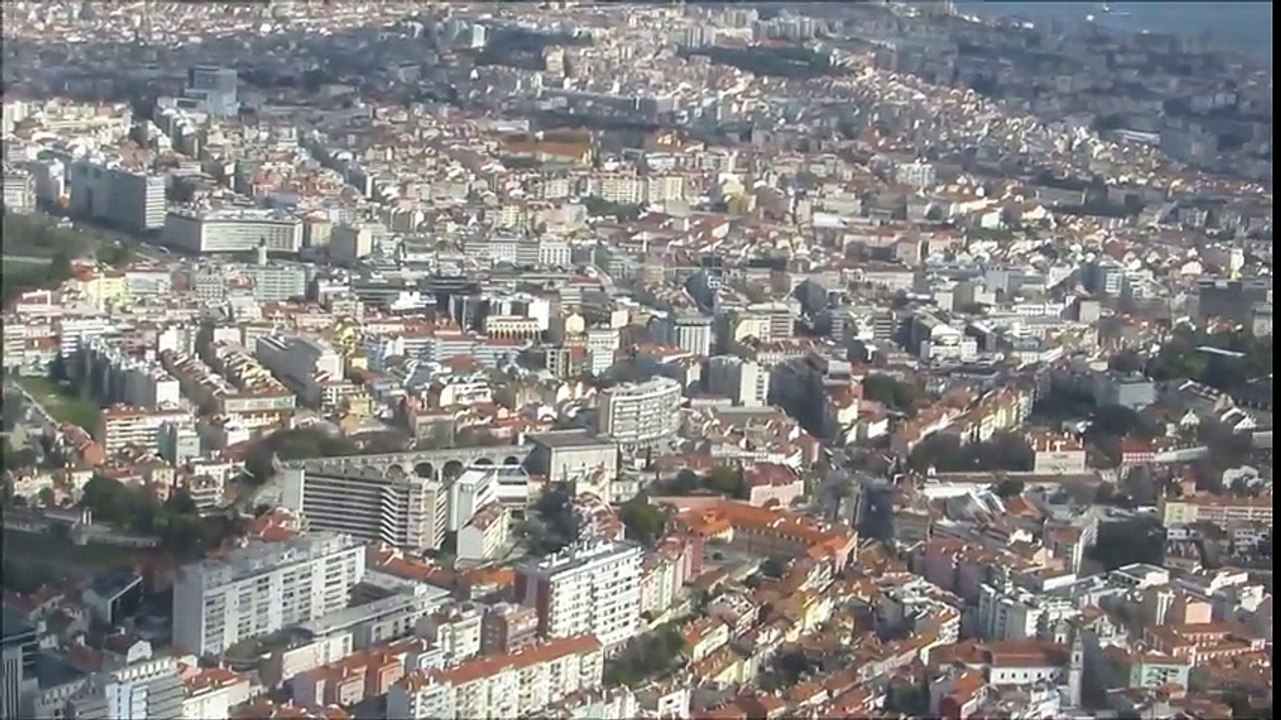 Approach and Crosswind Landing at Lisbon Portela Airport  Crosswind Landing
