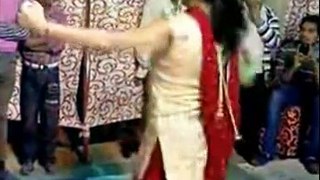 Mehndi Dance By Pakistani Girl