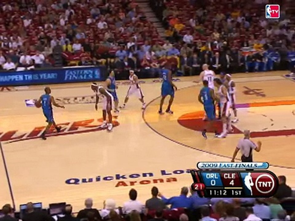 Dwight Howard Brings Down the Shot Clock
