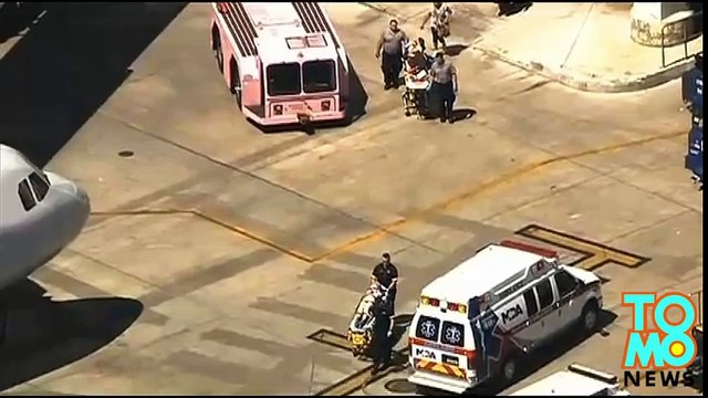 Plane accident: American Airlines flight ceiling cracks when turbulence sends man flying - TomoNews Big Planes