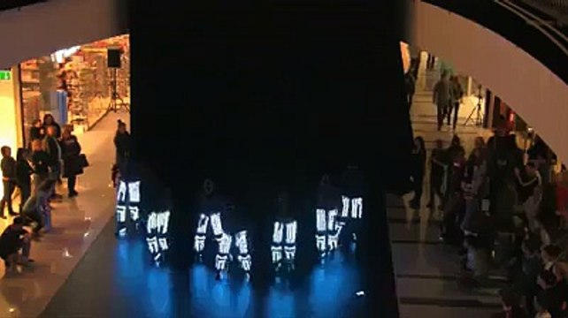 Robot Dancing on Music( you can't beleave it)